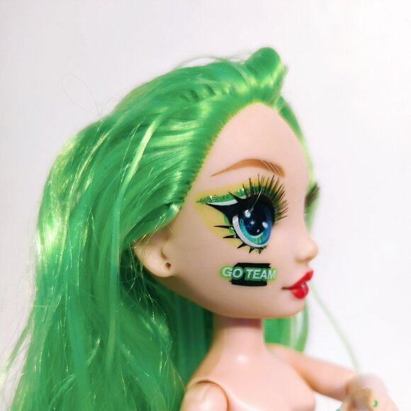 Rainbow High Jade Hunter Cheer Doll MGA 2020 - Picture 4 of 6